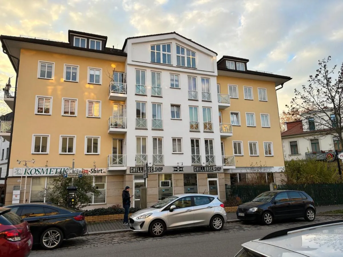 Image 2 of 2-room apartment in Dresden’s Neustadt