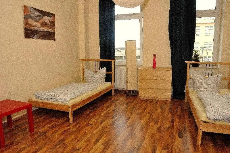 Image 1 of 3-Raum-Fewo-Dresden-Zentrum-Balkon-Blick-auf-Altstadt-L10