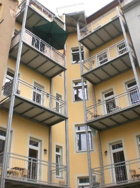 Image 6 of 3-Raum-Fewo-Dresden-Zentrum-Balkon-Blick-auf-Altstadt-L10