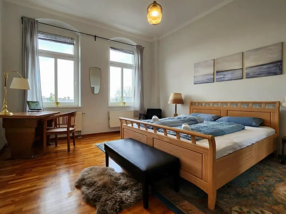 Image 1 of 4 Raum Wohnung mit Balkon auf 120sqm in Top Lage