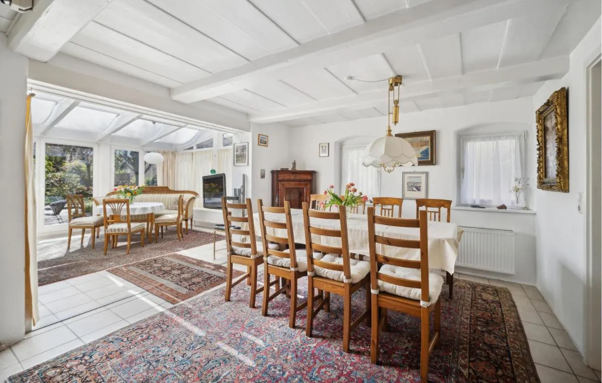 Image 2 of 5 Bedroom Pet Friendly Home In Dresden