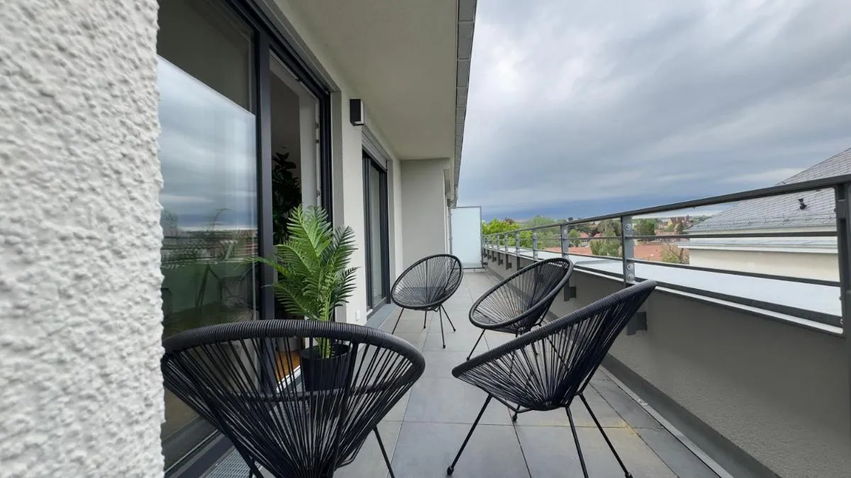 Image 4 of ARYVE Boutique-Apartment DRESDNER PENTHOUSE mit Dachterrasse – Tiefgaragenstellplätze – Design-Interieur