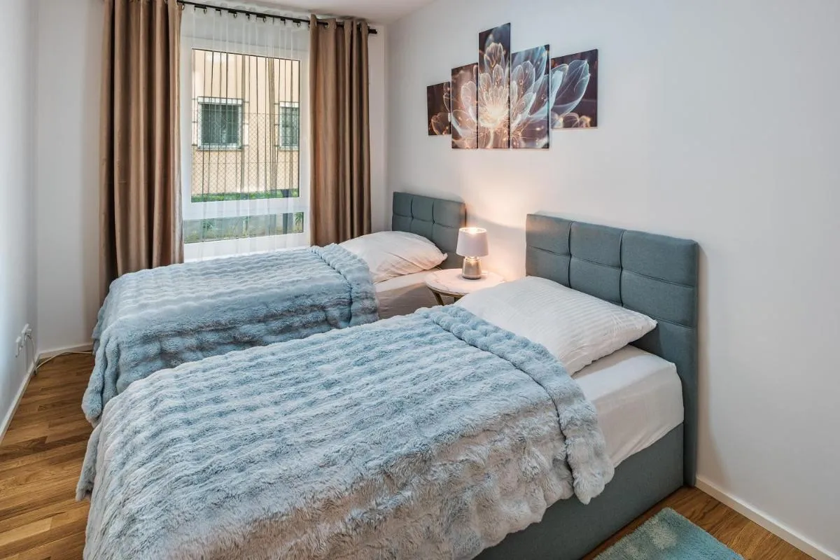 Image 1 of Apartment am Großen Garten – Terrasse & Parkplatz -8 Personen