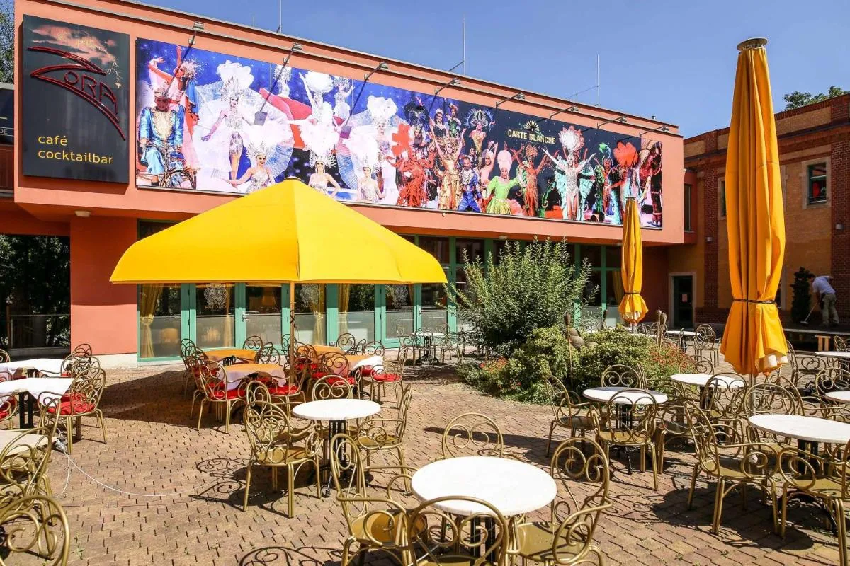 Image 4 of Backstage Hotel