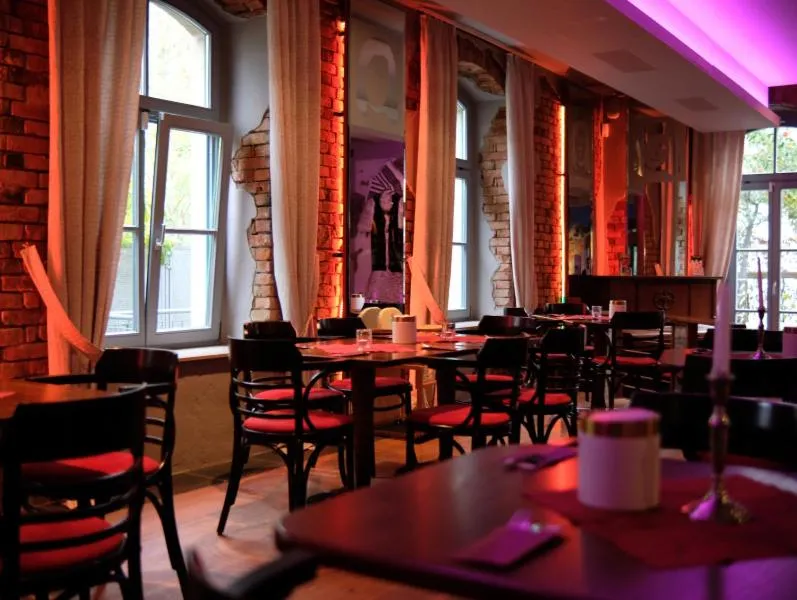 Image 2 of Backstage Hotel