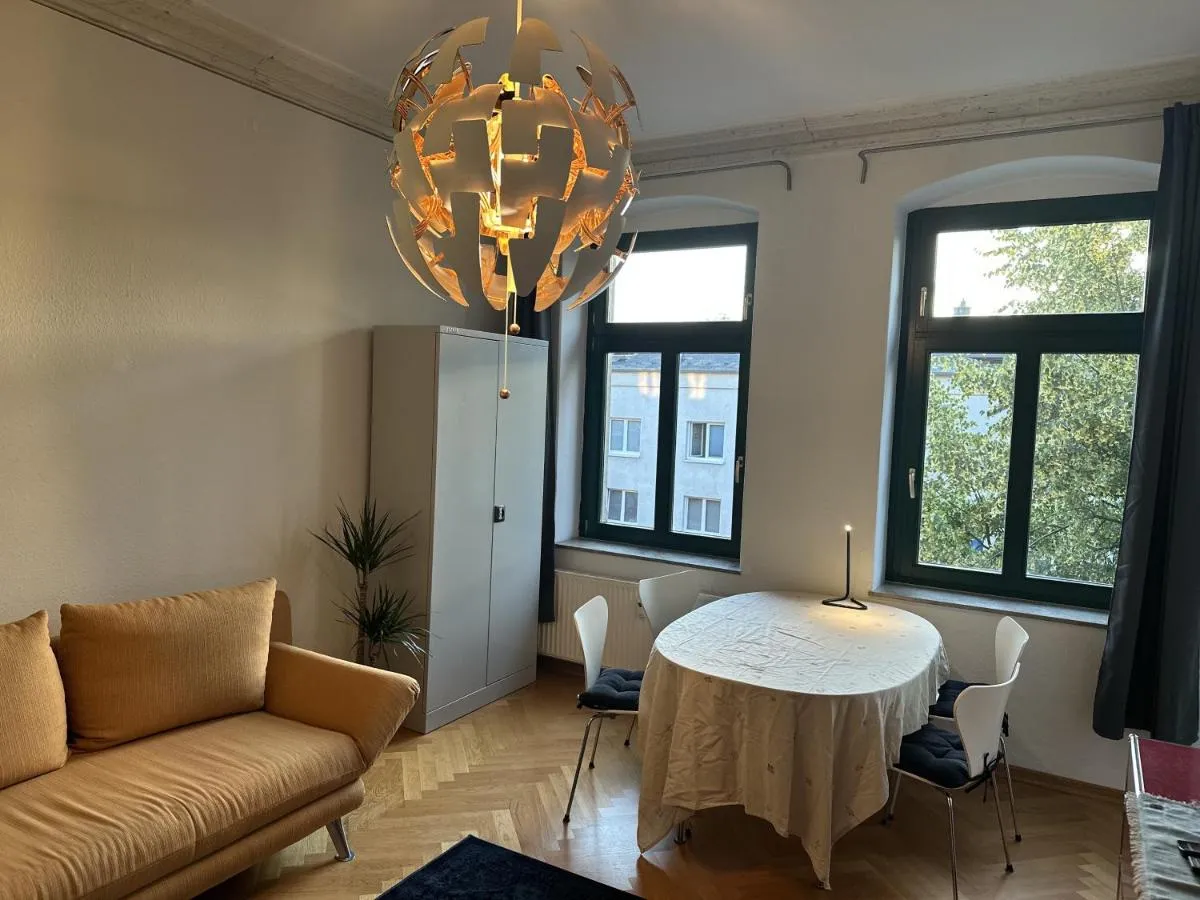 Image 1 of Beautiful old building apartment