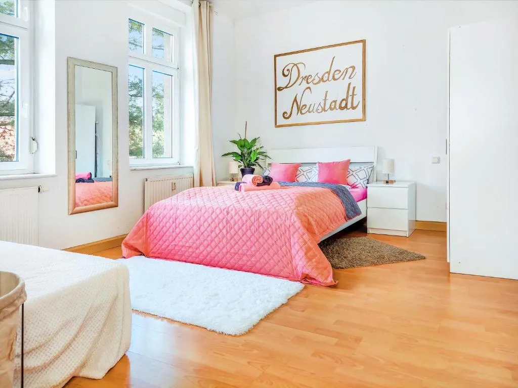 Image of Bis 6 Personen – Helle, Ruhige Whg, 2 Bäder, DD Neustadt – Top Lage