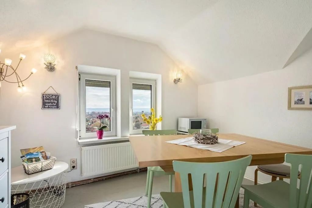 Image 3 of Blick über Dresden – Terrasse – 3 Zimmer – modern renoviert
