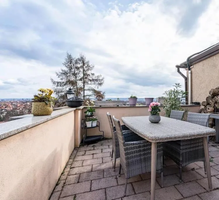 Image 5 of Blick über Dresden – Terrasse – 3 Zimmer – modern renoviert