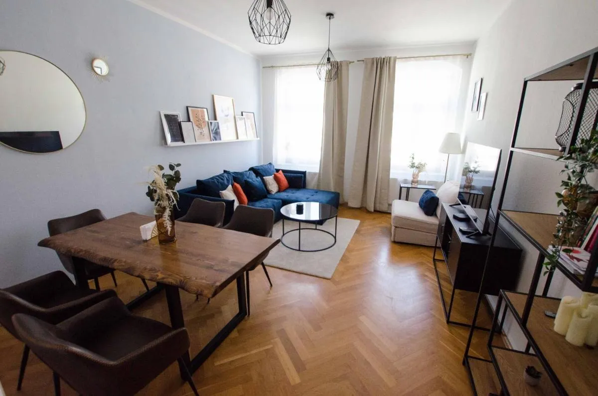 Image 2 of CASARINA – Stilvoller Altbau in zentraler Lage