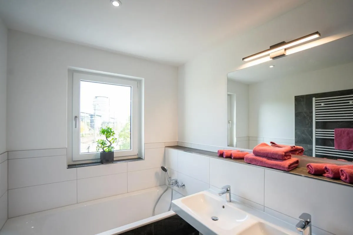 Image 2 of Cozy City Dream Apartment mit Terrasse und Parkplatz – 90m²