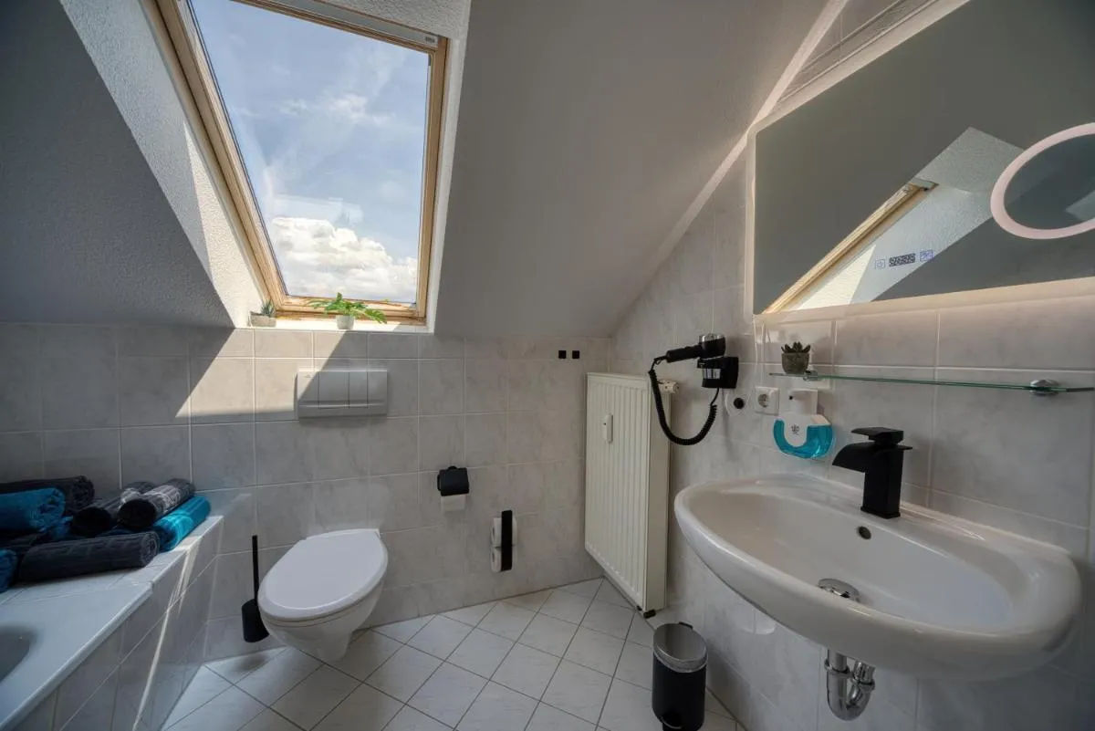 Image 2 of DresdenStay Modern 3 Schlafzimmer Kamin PS4 Kicker