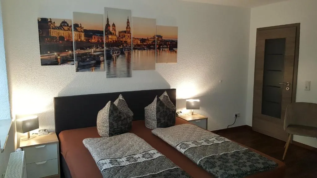 Image of Ferienwohnung oder Studio Dresden-Neustadt inkl Parkplatz mit Balkon oder Terrasse