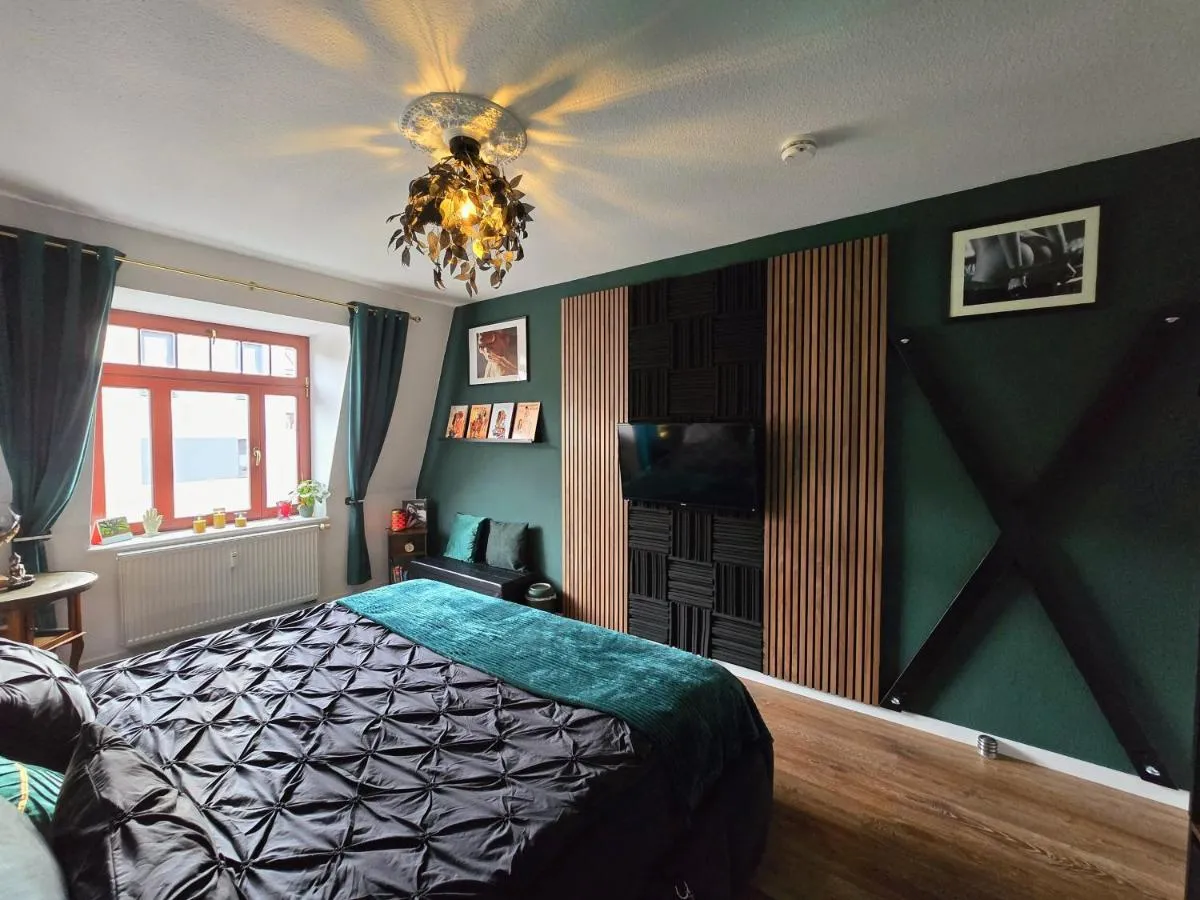 Image 2 of Fifty Shades of Green P18 Apartment