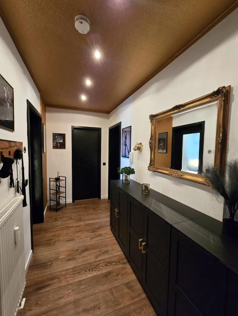 Image 3 of Fifty Shades of Green P18 Apartment