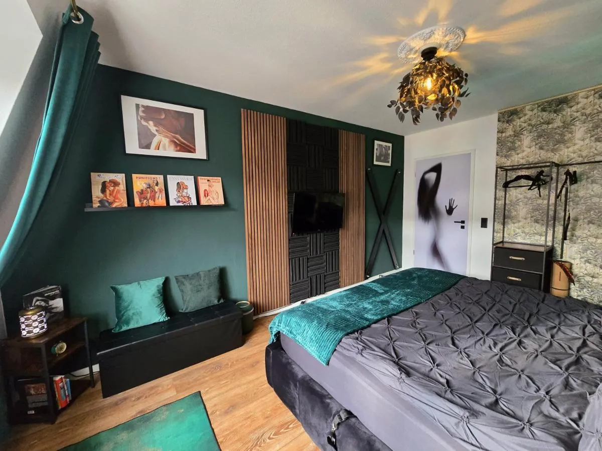 Image 1 of Fifty Shades of Green P18 Apartment