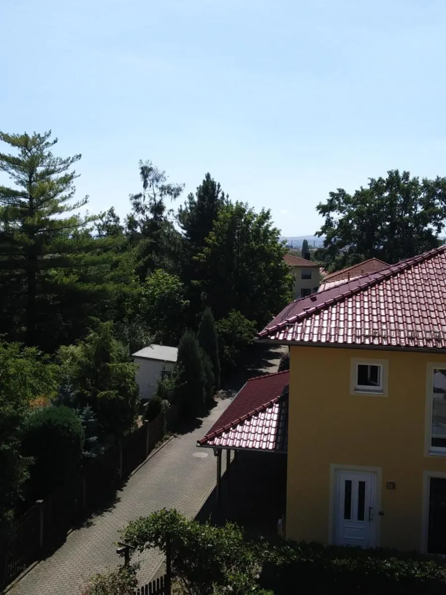 Image 2 of Hausis-Fewo