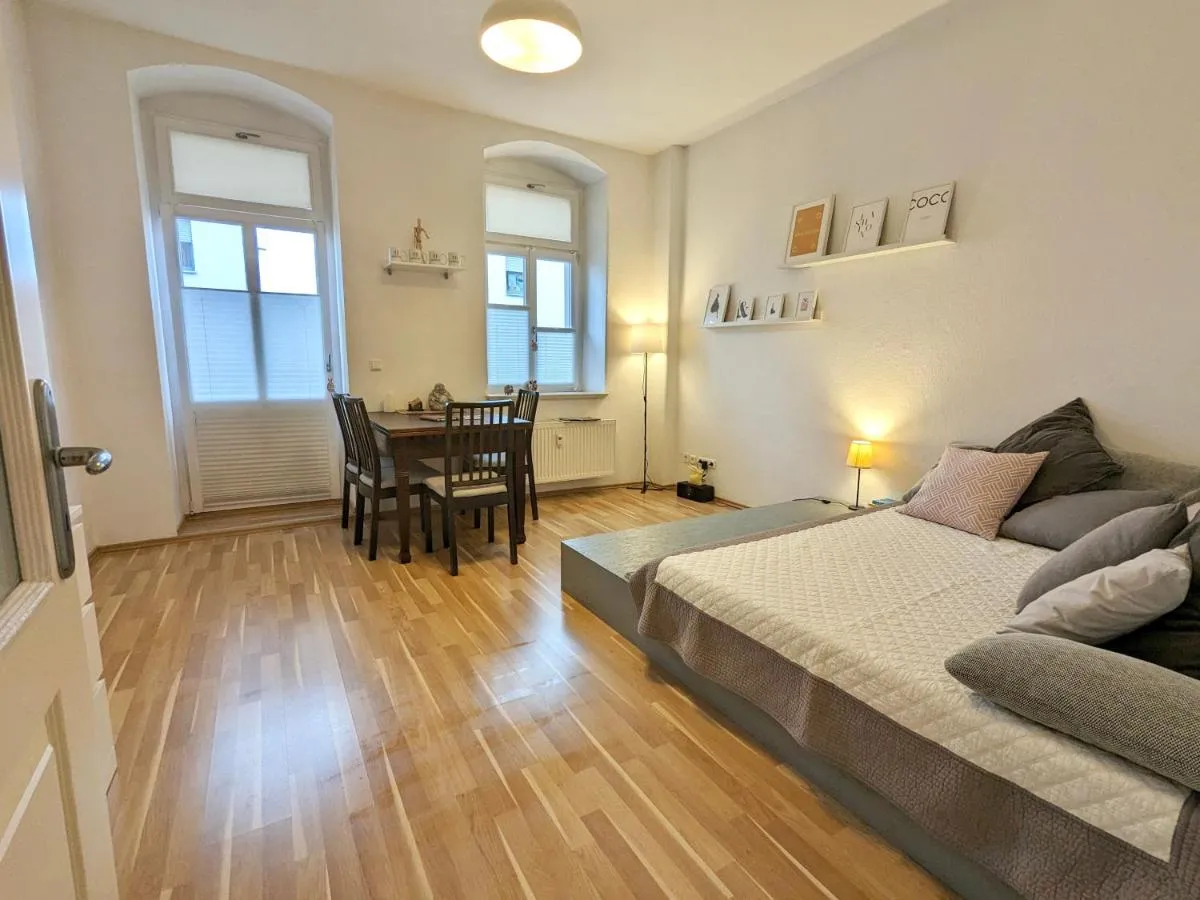Image 1 of Helles Geräumiges Appartement – 10 Min zur Neustadt – Kostenloses Parken – Dresden365