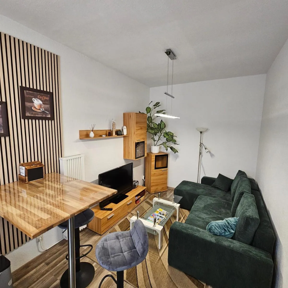 Image 3 of Max’s Hinterhaus