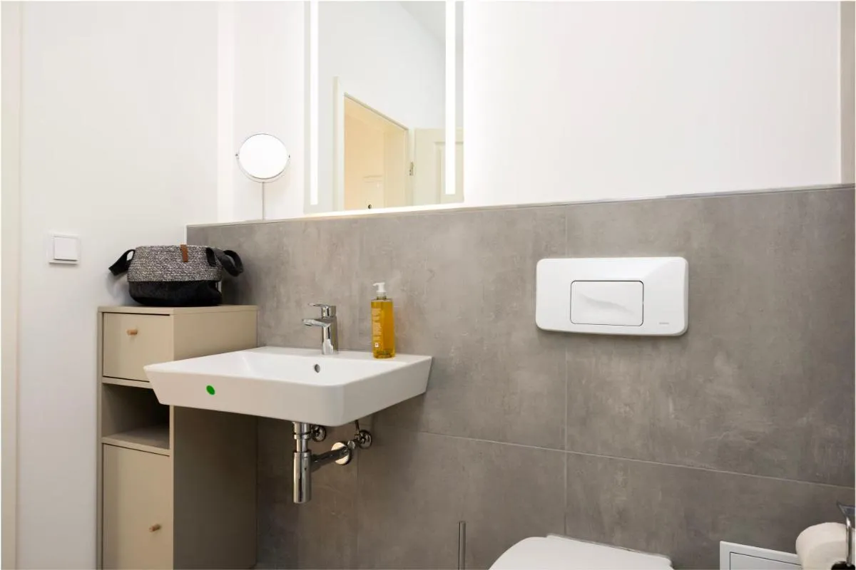 Image 1 of NEW – NORA Stays Studio – Messe – Airport