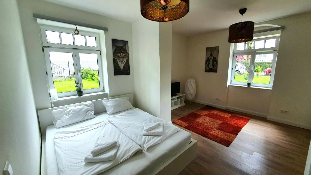 Image 1 of Pineapple Apartments Dresdner Heide mit Garten