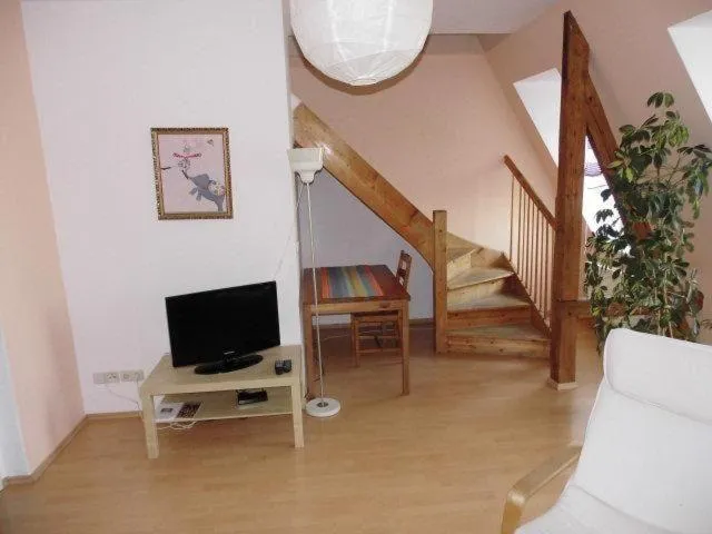 Image 4 of Sehr-schoene-4-Raum-Maisonette-Fewo-mit-110qm-Balkon-zentral-preiswert-T7
