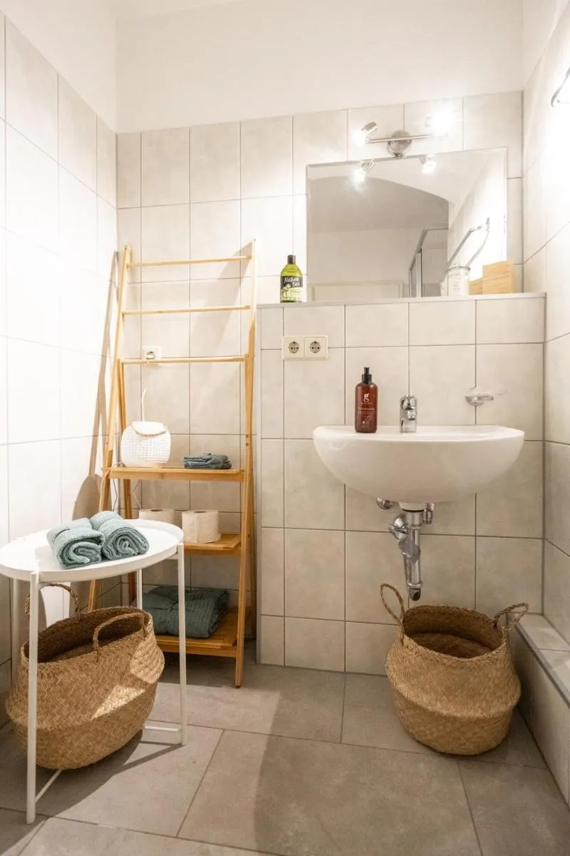 Image 3 of TONI Charming Apartment im idyllischem Villenviertel mit Netflix